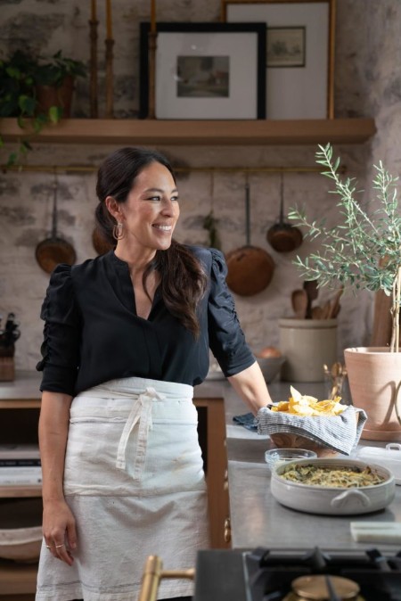 Magnolia Table With Joanna Gaines S03E03 A Light Lunch 720p WEBRip x264-KOMPOST