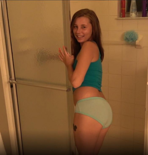   Carolina Sweets - Fuck With StepSis In Bathroom