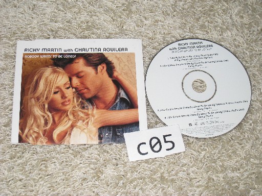 Ricky Martin With Christina Aguilera-Nobody Wants To Be Lonely-(COL 670750 2)-CDM-FLAC-2001-c05