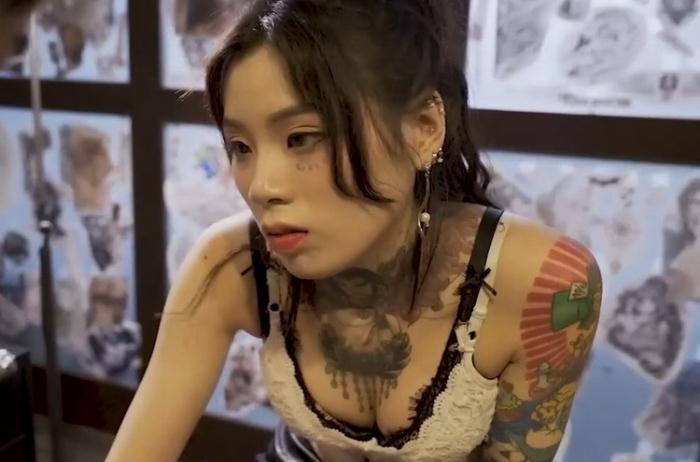Madou Media: Female Tattoo Artist - Ai Qiu [2021] (HD 720p)