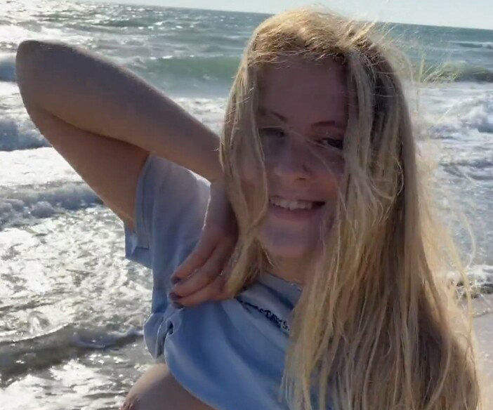 Persuaded the  girl to suck it right on the beach and cum on her pussy (2020 | UltraHD/4K | OnlyFans)